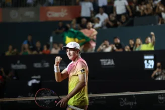 Na foto, João Fonseca comemora ponto