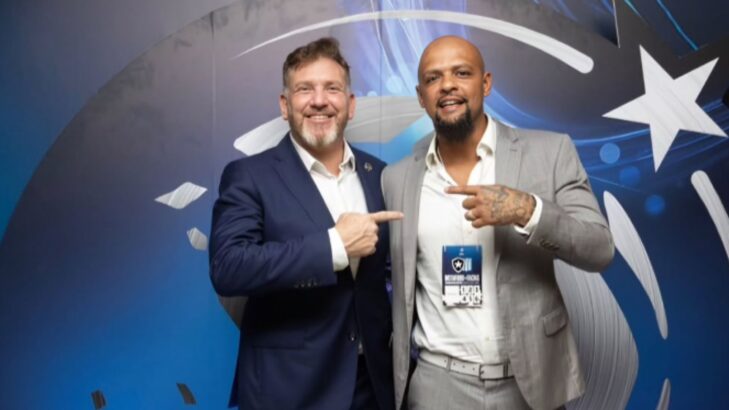 Felipe Melo ao lado do presidente da Conmebol (Reprodução)