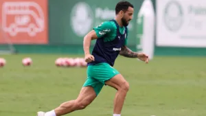 Felipe Anderson ainda não se firmou no Palmeiras, mas tem apoio da comissão técnica para recuperação