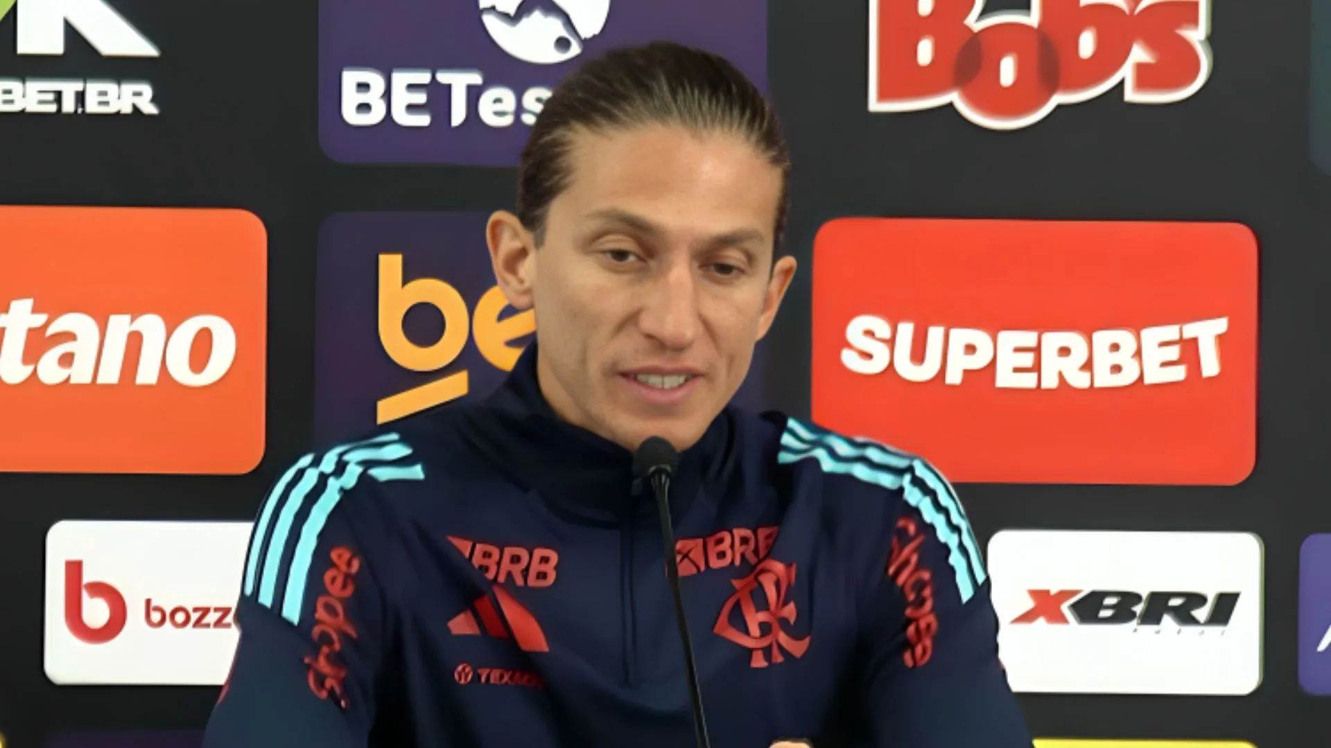 Filipe Luís, do Flamengo, elege atacante decisivo no Brasil hoje