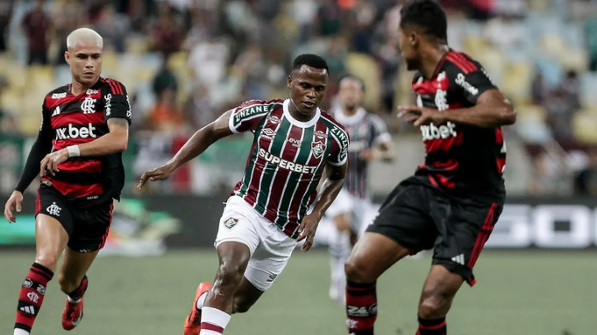 Virada no placar em finais entre Fluminense e Flamengo só aconteceu uma vez