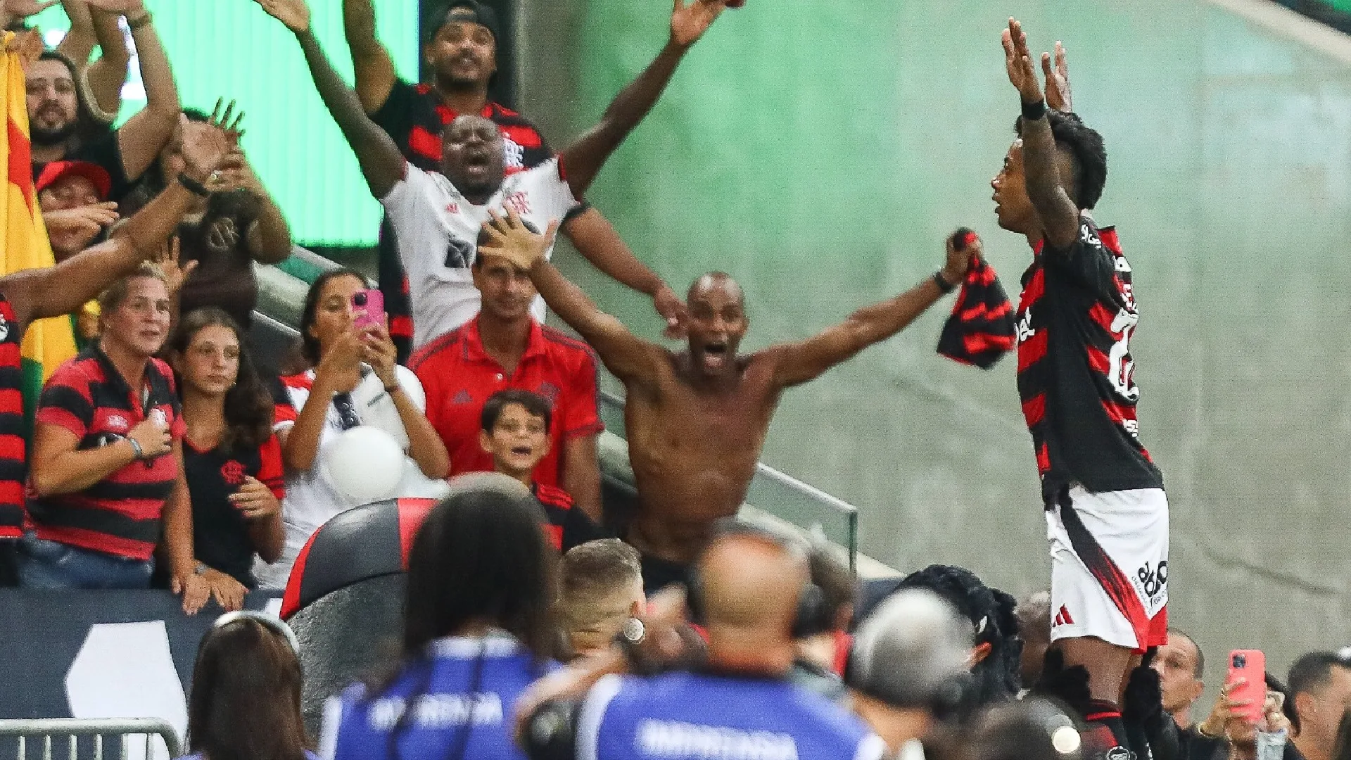 Flamengo x Vasco: linha do VAR em gol de Bruno Henrique gera polêmica; veja