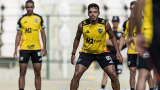 Volante faz projeção sobre disputa da Série A (Foto: Pedro Souza / Atlético)