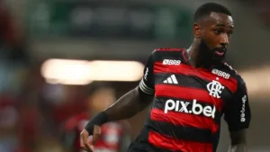 Bap ironiza agente e pai de Gerson em reunião no Flamengo: “Agora a bola está com ele”