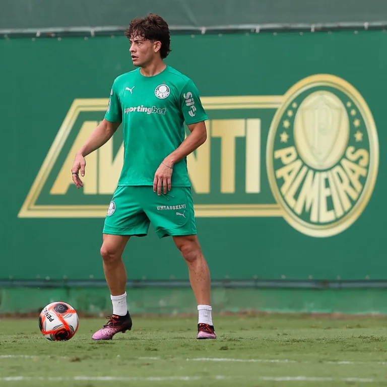 Giay, do Palmeiras, não entra em campo há um mês e não foi relacionado contra o SPFC; entenda o motivo