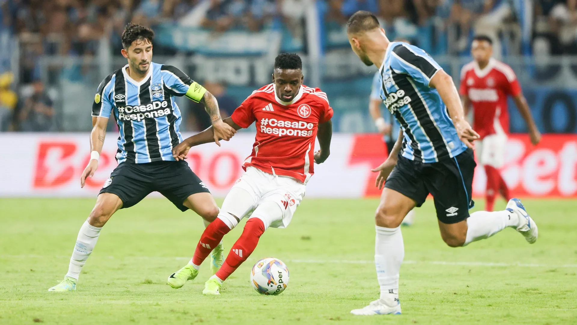 Denílson sinaliza campeão do Gauchão entre Grêmio e Internacional: “Momento muito melhor”