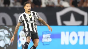 Botafogo e Gregore ficam perto de acerto por renovação de contrato até 2029