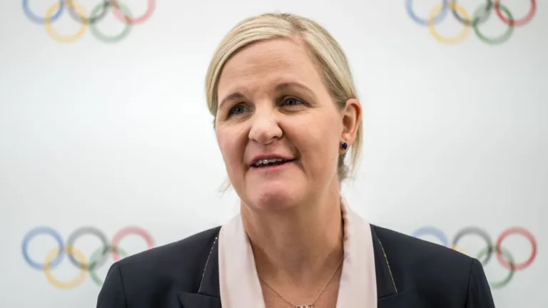 Ex-nadadora campeã olímpica, Kirsty Coventry é eleita e vai ser a primeira mulher a assumir a presidência do COI