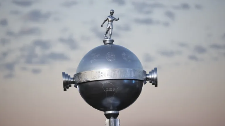 Luís Fabiano antecipa time favorito na Libertadores 2025: “Pra mim é”