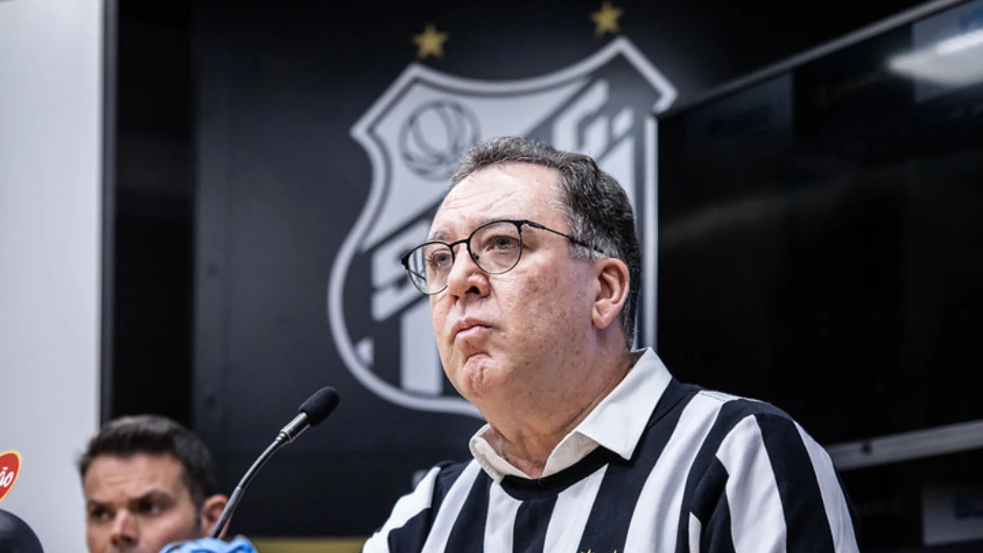 Presidente do Santos descarta contratação do volante Thiago Maia, do Internacional