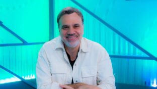 Mauro Beting durante programa esportivo (Divulgação SBT Sports)