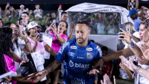 Futuro de Neymar no Santos segue incerto; clube torce por permanência