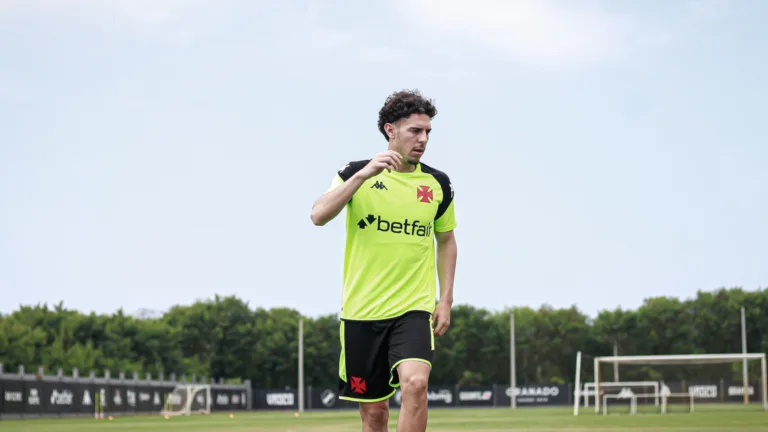 Reforço do Vasco, Nuno Moreira revela sonho de jogar em São Januário: “Muito ansioso” 