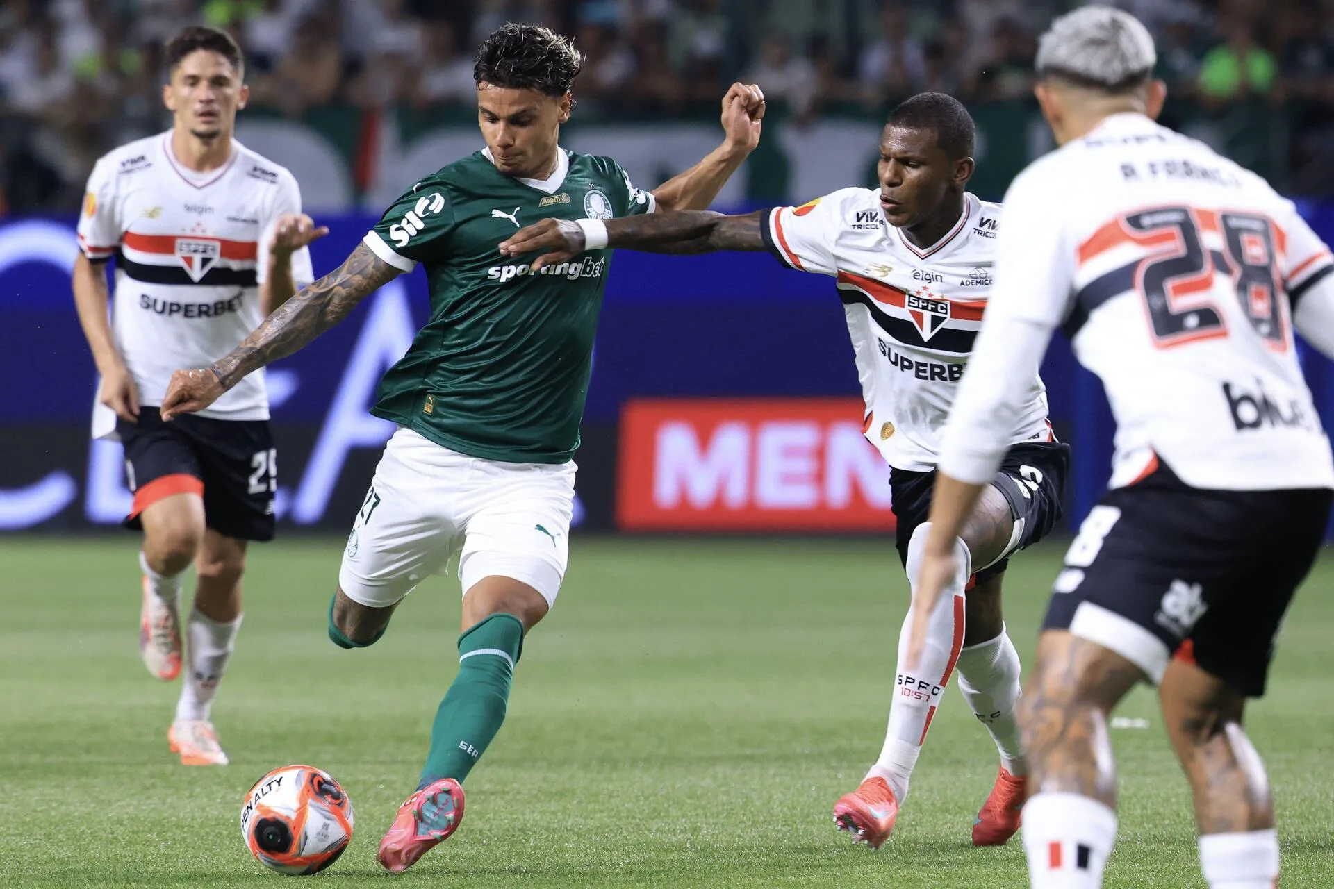 Palmeiras x São Paulo: tricolor não vence rival desde 2023; veja odds para o confronto