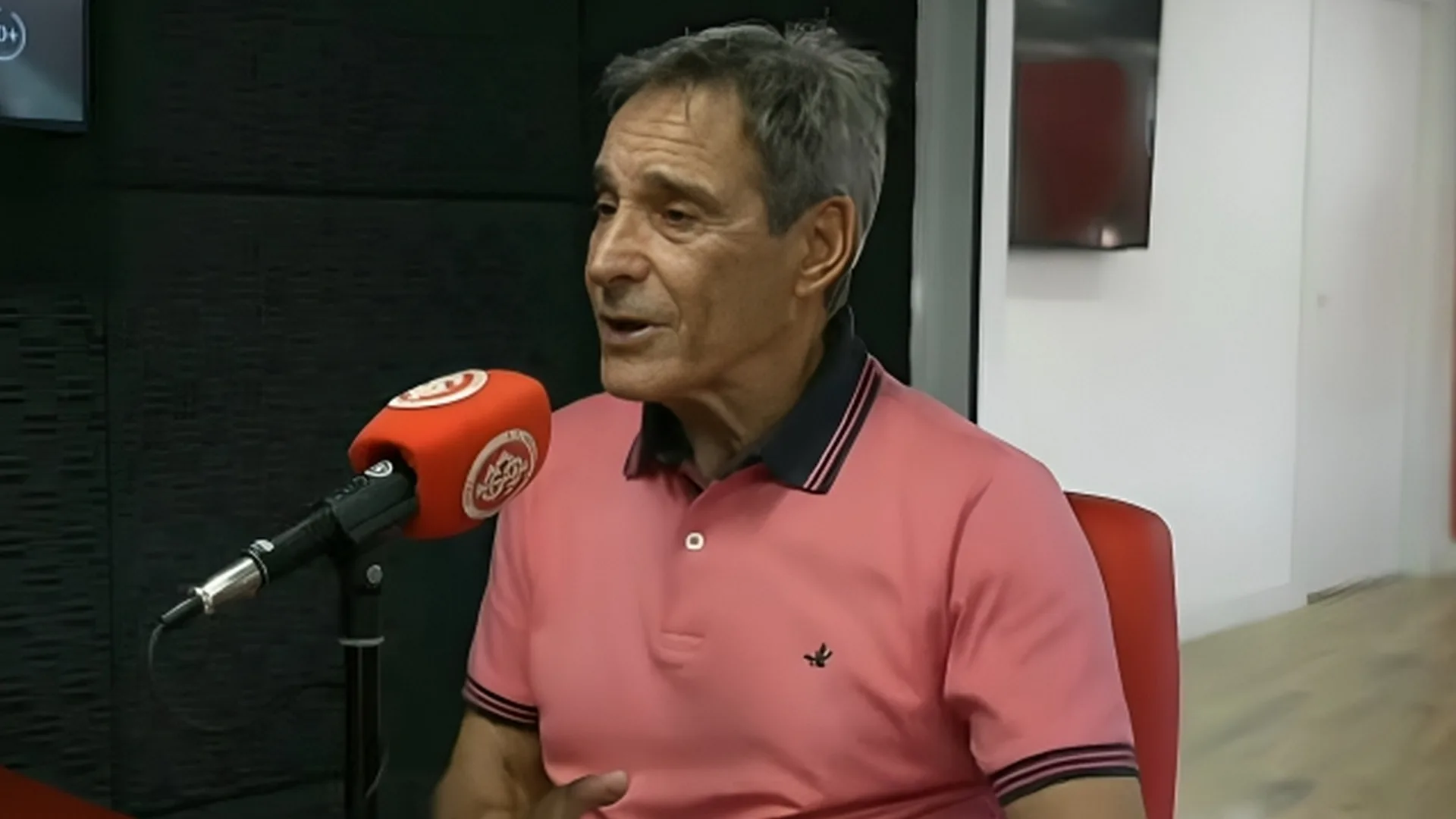 Carpegiani ‘esquece’ Marcelinho Carioca ao exaltar cobrador de faltas do Brasileirão: “Nem Zico fez”