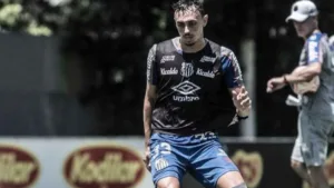 Diego Pituca recebe sondagens de clube japonês, mas Santos não vai facilitar saída do meio-campista
