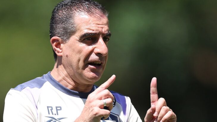 Renato Paiva exalta Botafogo e descarta ‘mudanças radicais’ na equipe com sua chegada Renato Paiva exalta Botafogo e descarta ‘mudanças radicais’ na equipe com sua chegada