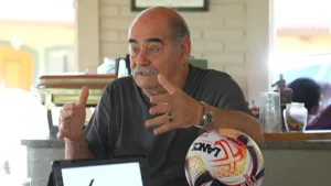 Rivellino crava contratação que vai brilhar no Brasil em 2025: “Gostei muito”