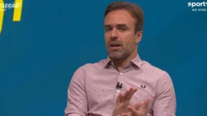 Roger Flores indica time que assusta rivais no Brasil em 2025