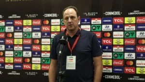 Rogério Ceni, do Bahia, crava torcida que ganha jogo no Brasil