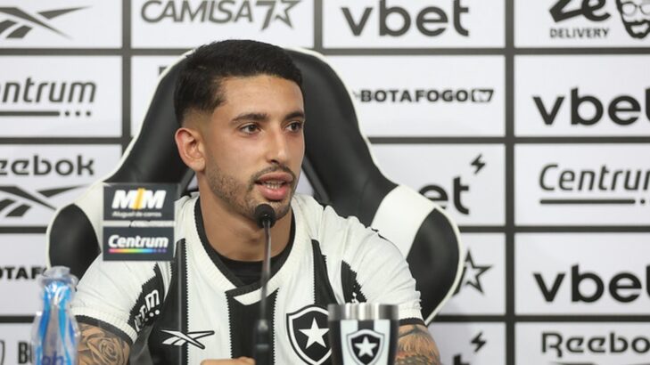 Meia foi apresentado como reforço do Botafogo Foto: Vitor Silva/Botafogo.)