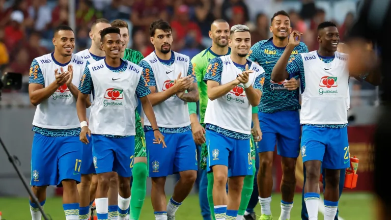 Muller banca novo titular da seleção brasileira: “Tem que jogar”