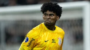 Sormani crava goleiro melhor que Hugo Souza, do Corinthians, no Brasil: “Uma muralha”