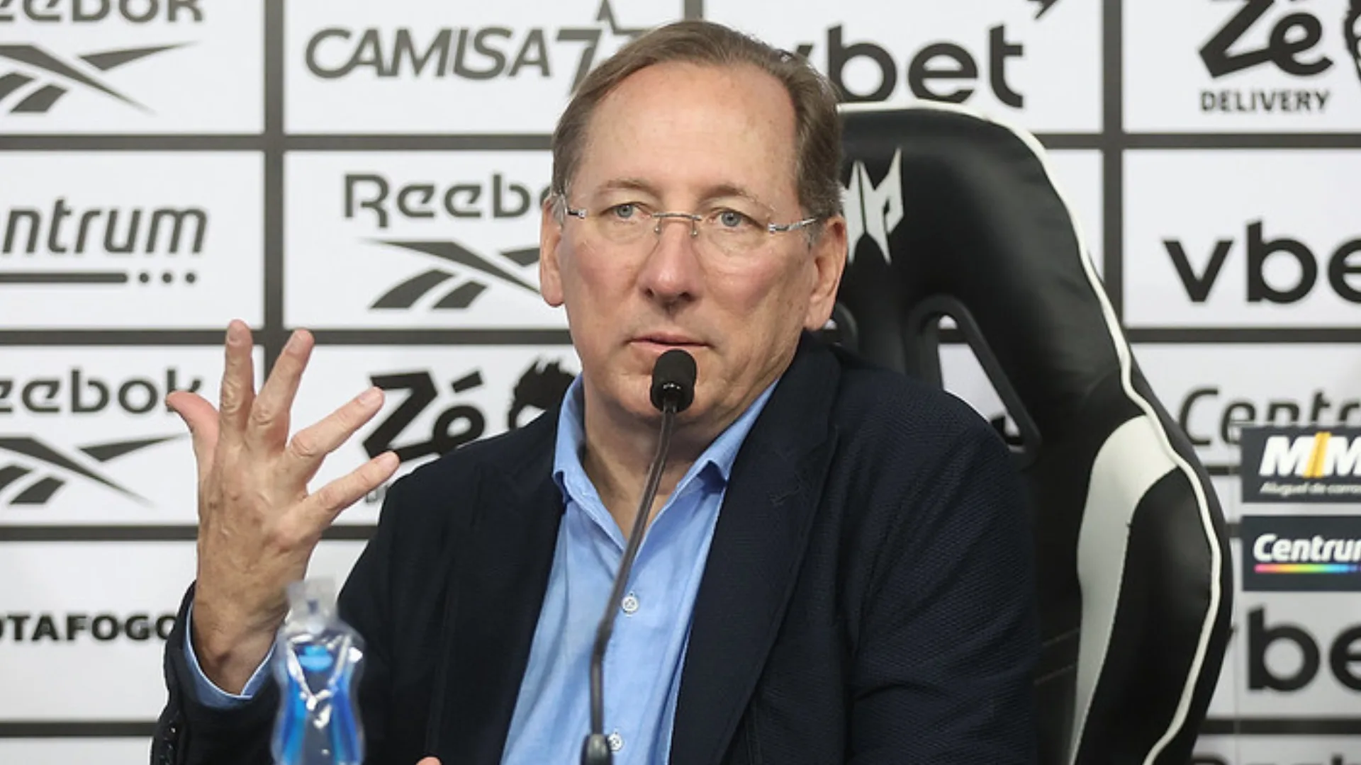 Botafogo fica perto de alcançar marca bilionária no mercado da bola 