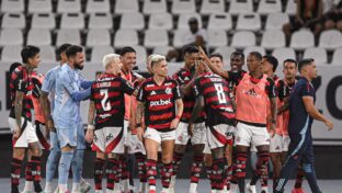 Flamengo enfrenta o Vasco (foto: Paula Reis/CRF)