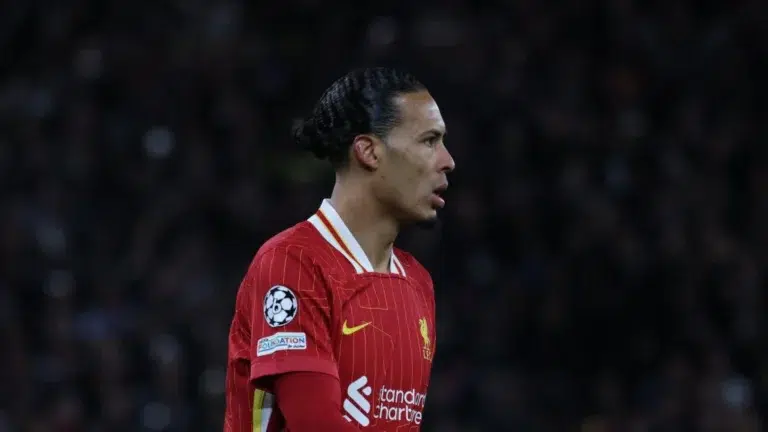 Al Hilal faz proposta milionária para contar com Van Dijk, zagueiro do Liverpool, para a próxima temporada