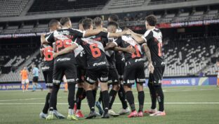 Jogadores do Vasco antes de duelo na Copa do Brasil (Matheus Lima - Divulgação)
