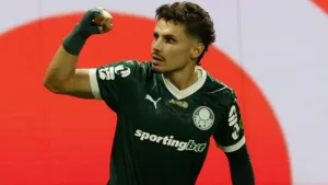 Veiga, do Palmeiras, manda recado ao Corinthians antes da final do Paulista 2025