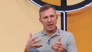 Velloso crava zagueiro surpresa no futebol brasileiro: “Equilibra”