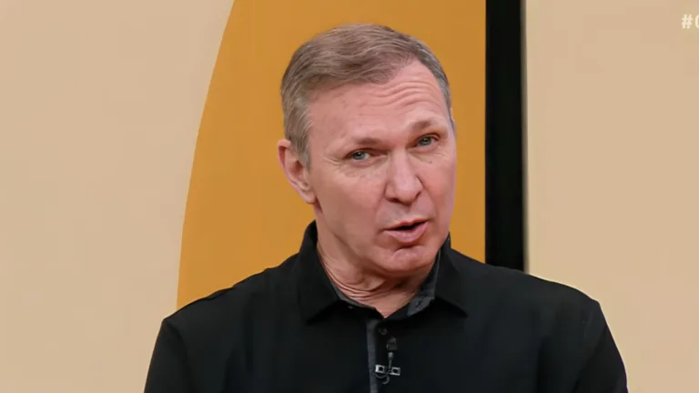 Velloso é convicto e indica técnico com risco de demissão: “Ele cai”