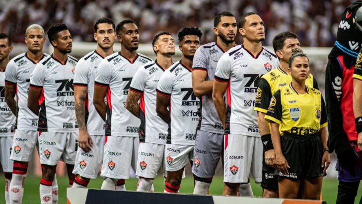 Elenco do Vitória antes da final do Campeonato Baiano (Victor Ferreira-1386)