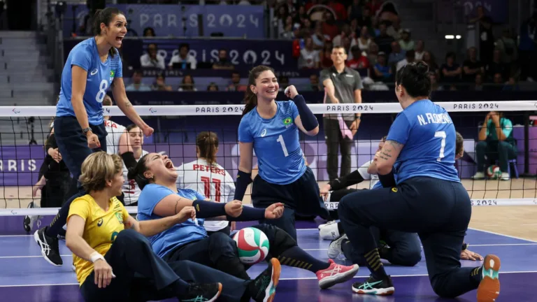 Seleção brasileira feminina de vôlei sentado treina focada em estreia após Paralimpíadas
