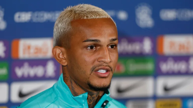 Wesley, lateral do Flamengo e da seleção brasileira, diz que quase desistiu do futebol