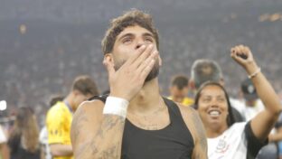 Atacante se coloca para discutir renovação de contrato (Foto: José Manoel Idalgo / Corinthians)