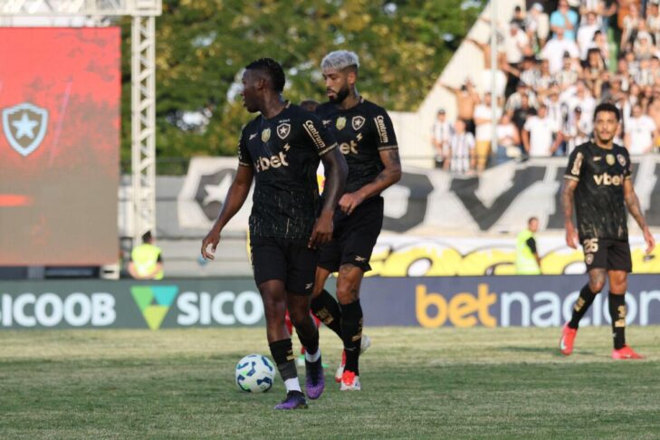 Jogadores do Botafogo em confronto contra o Bragantino. Foto: ZUMA Press, Inc. / Alamy Stock Photo