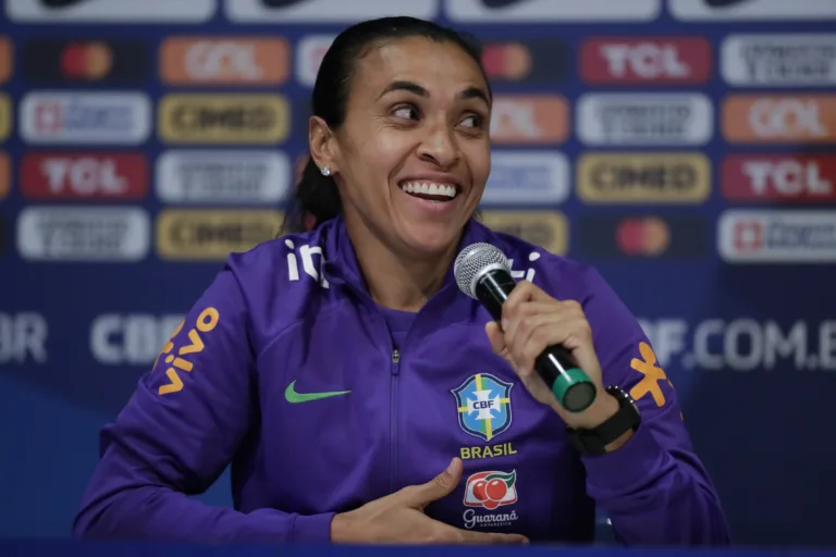 Após vitória da seleção brasileira feminina, Marta comenta: “Destacam mais quando perdem”