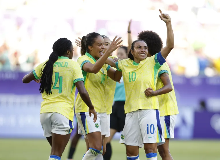 Retorno da rainha? Arthur Elias comenta sobre Marta na seleção brasileira feminina