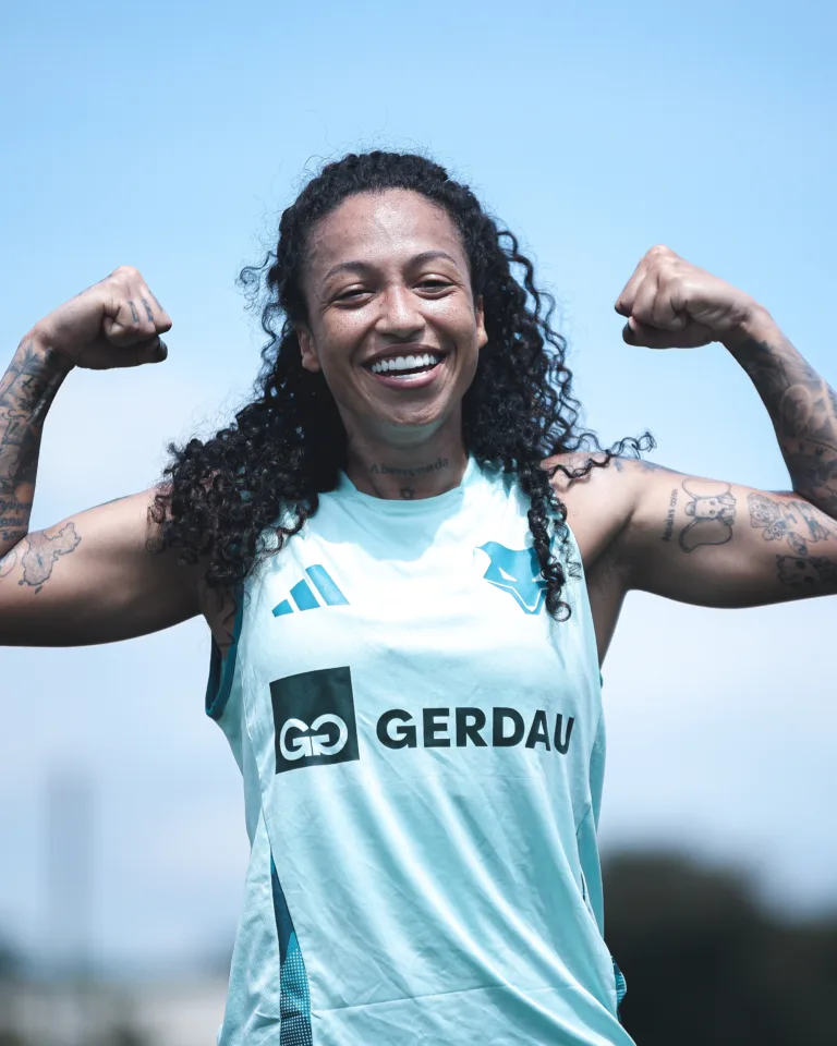 Treinador do Cruzeiro exalta Byanca Brasil e afirma: “É um símbolo”