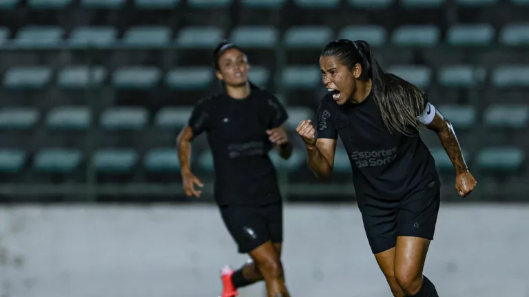Vic Albuquerque, do Corinthians, abre jogo sobre carreira e sonhos no futebol feminino