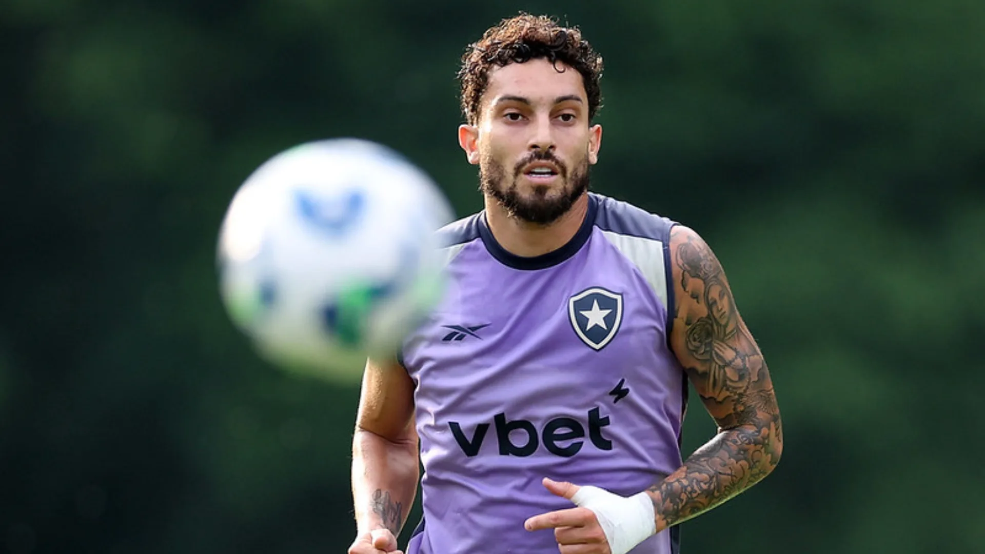 Alex Telles, do Botafogo, indica time em má fase no Brasileirão Série A: “Momento não é bom”