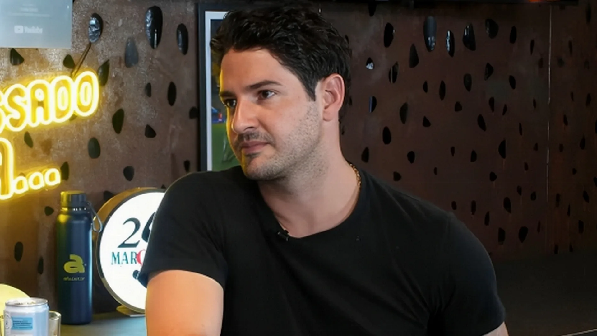 Alexandre Pato define zagueiro extraordinário do Brasileirão: “Difícil passar”