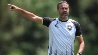 Treinador disse ser o 'maior' da história do clube (Foto: Vitor Silva/Botafogo)