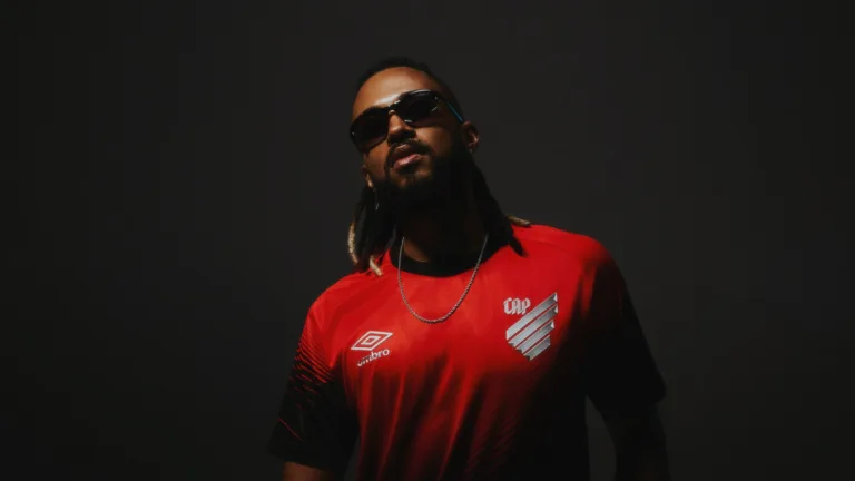 Athletico-PR lança novo uniforme para a temporada 2025