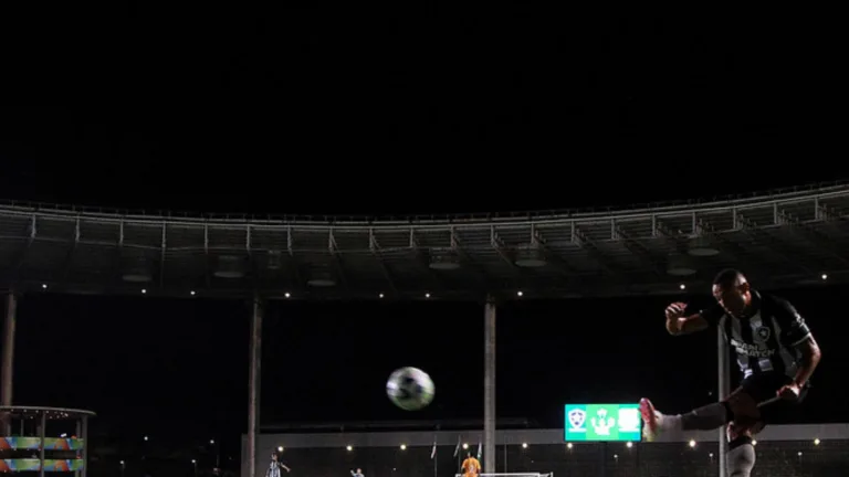 Botafogo avalia possibilidades para vender o mando de campo do duelo contra o Ceará, pelo Brasileirão