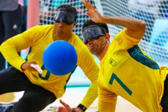 Brasil joga partida de goalball