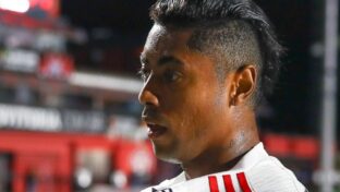 Atacante chegou a 101 gols pelo Flamengo (Foto: Divulgação/Facebook Oficial Flamengo)